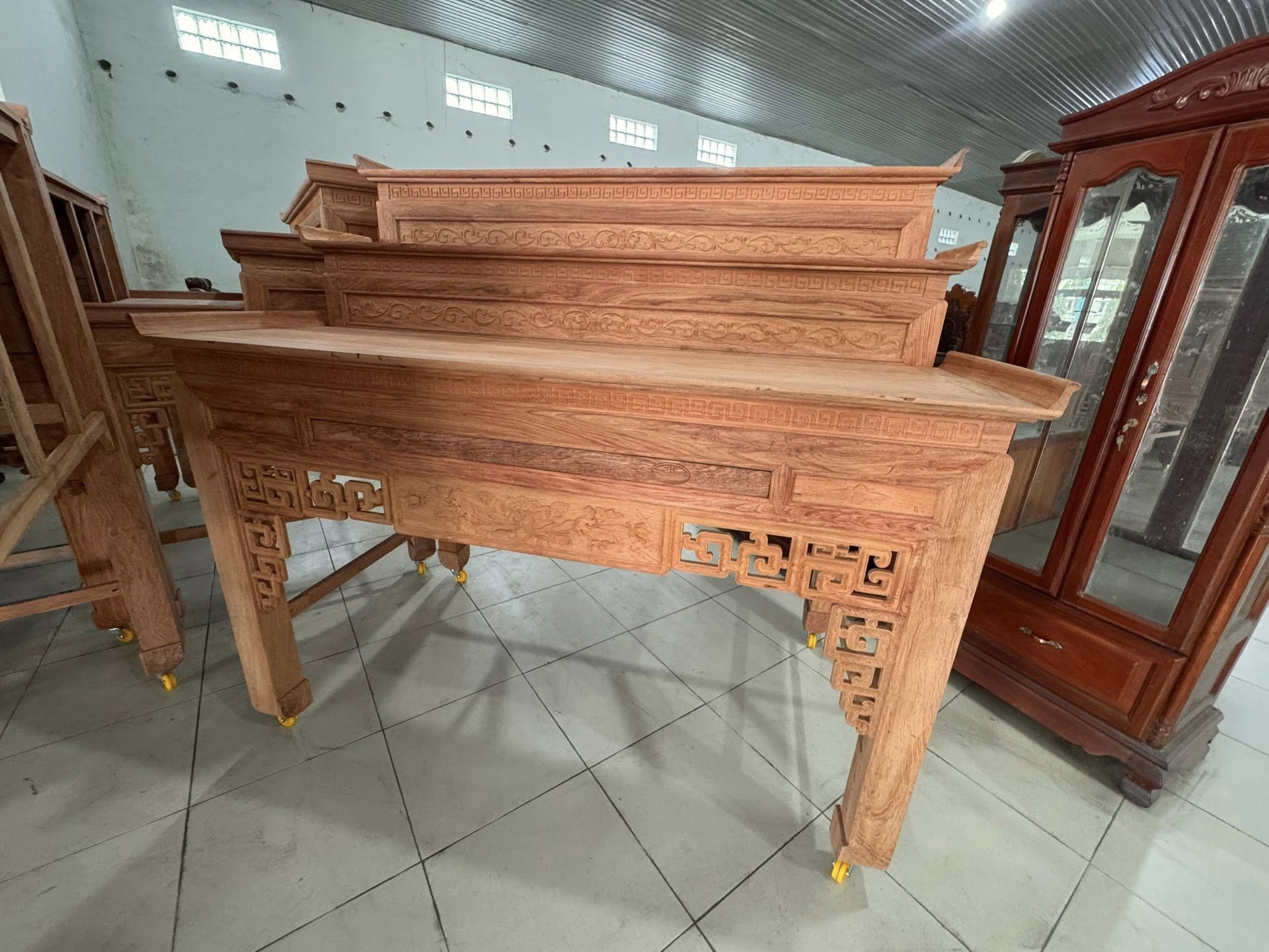 Alternative view of BÀN CÚNG GỖ HƯƠNG ĐÁ