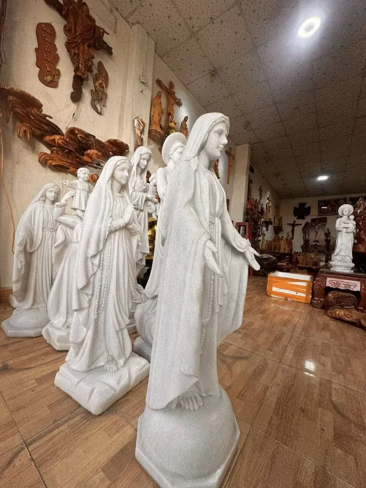 TƯỢNG CÔNG GIÁO ĐÁ TỰ NHIÊN