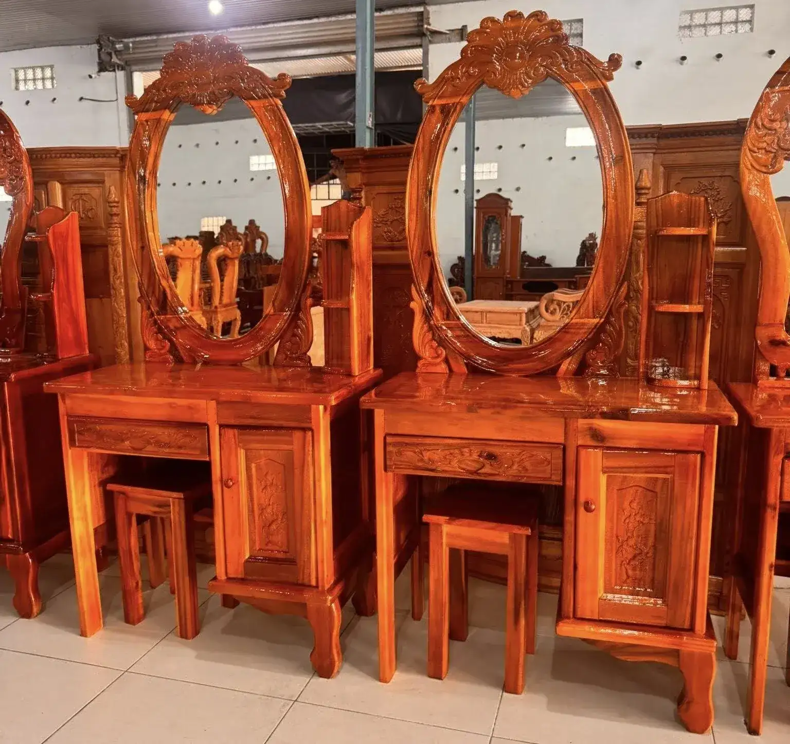 BÀN PHẤN GỖ TRÀM