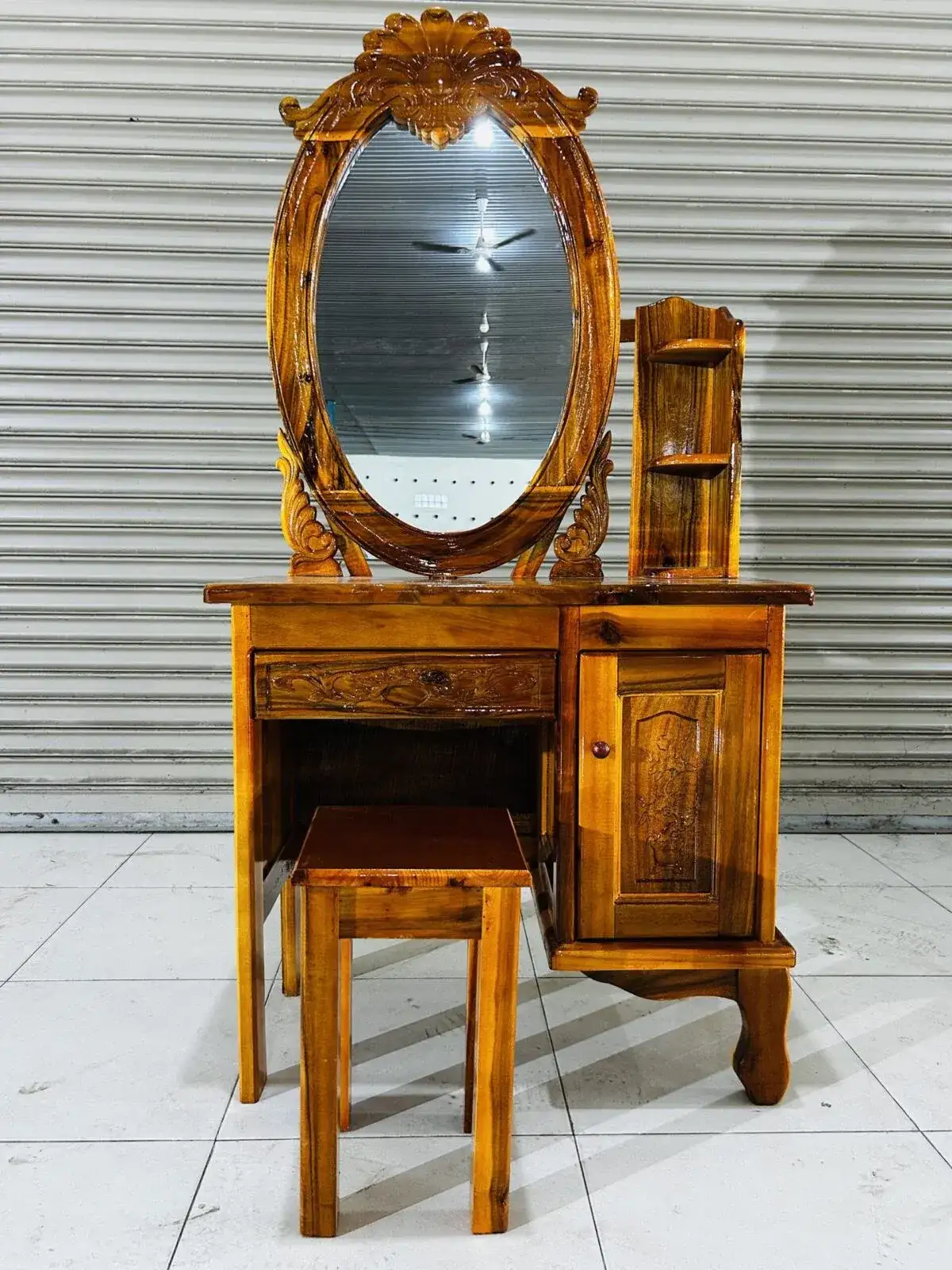 Bàn Trang Điểm Gỗ Tràm Tinh Tế