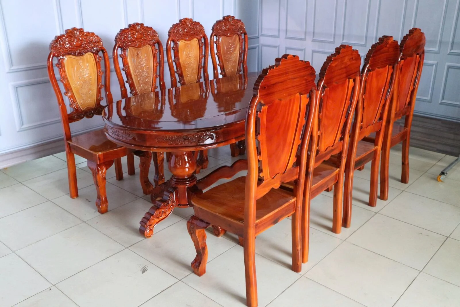 bàn ăn hiện đại hố nai