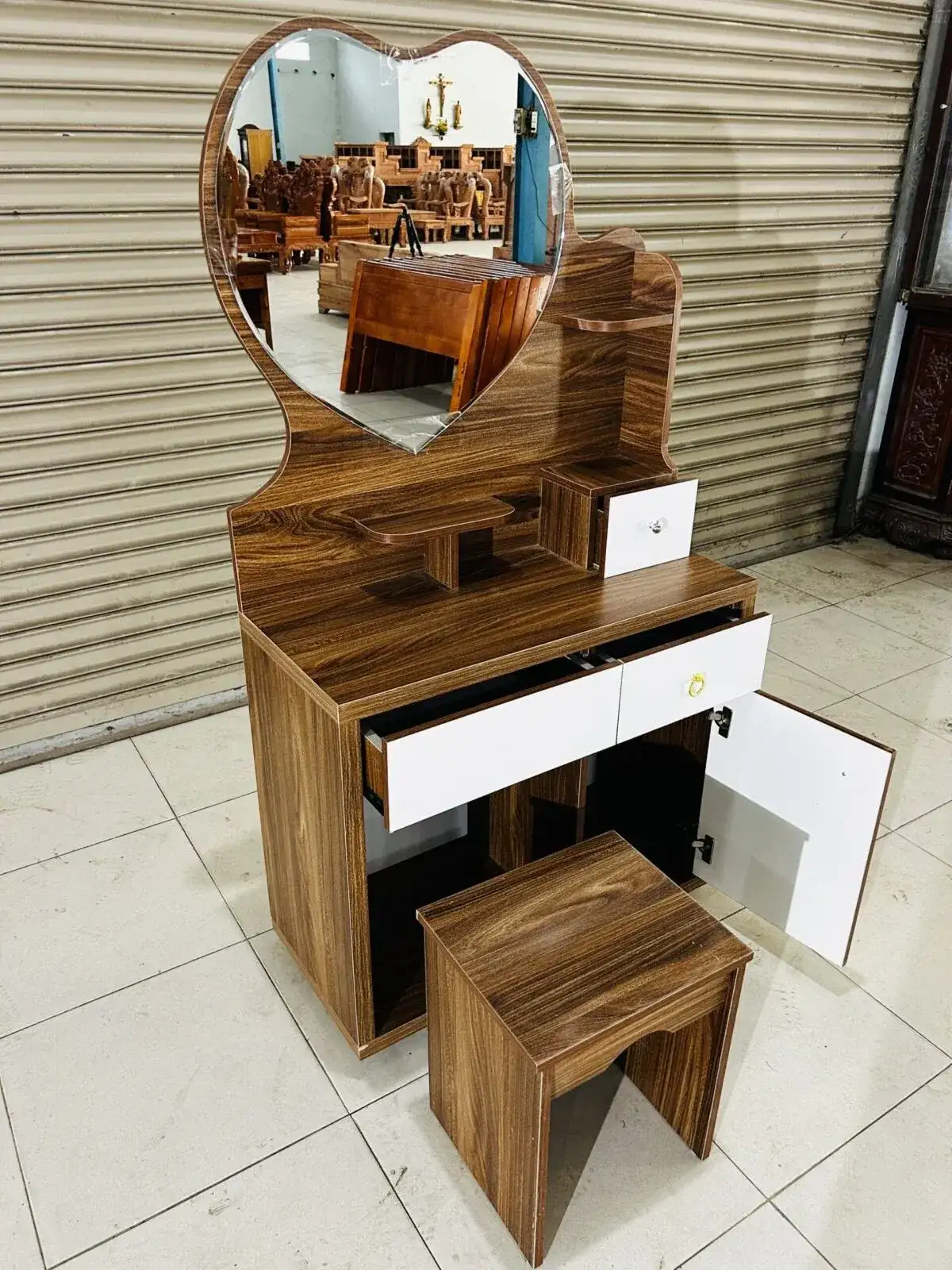 Alternative view of Bàn trang điểm gỗ MDF