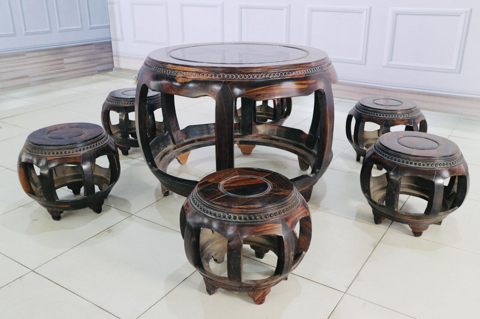 Alternative view of Bộ trống 1 bàn 6 đôn gỗ mun và cẩm lai