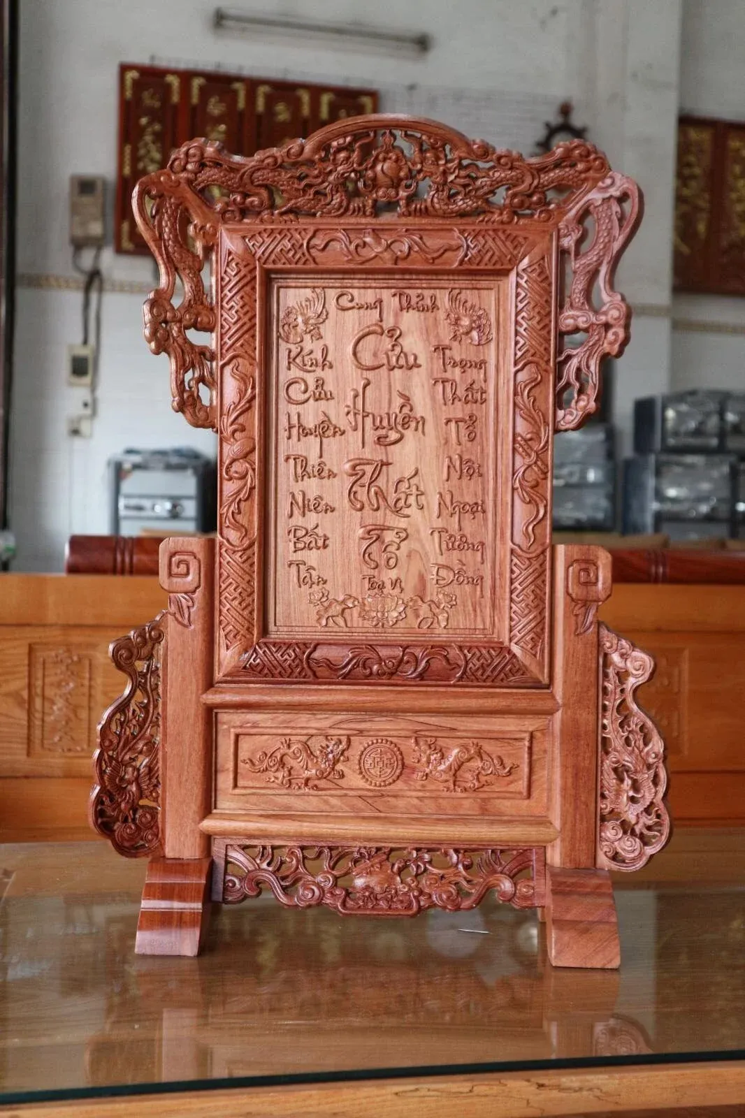 Cuốn Thư Đức Lưu Quang Gỗ Hương Đá Chạm Rồng Phượng