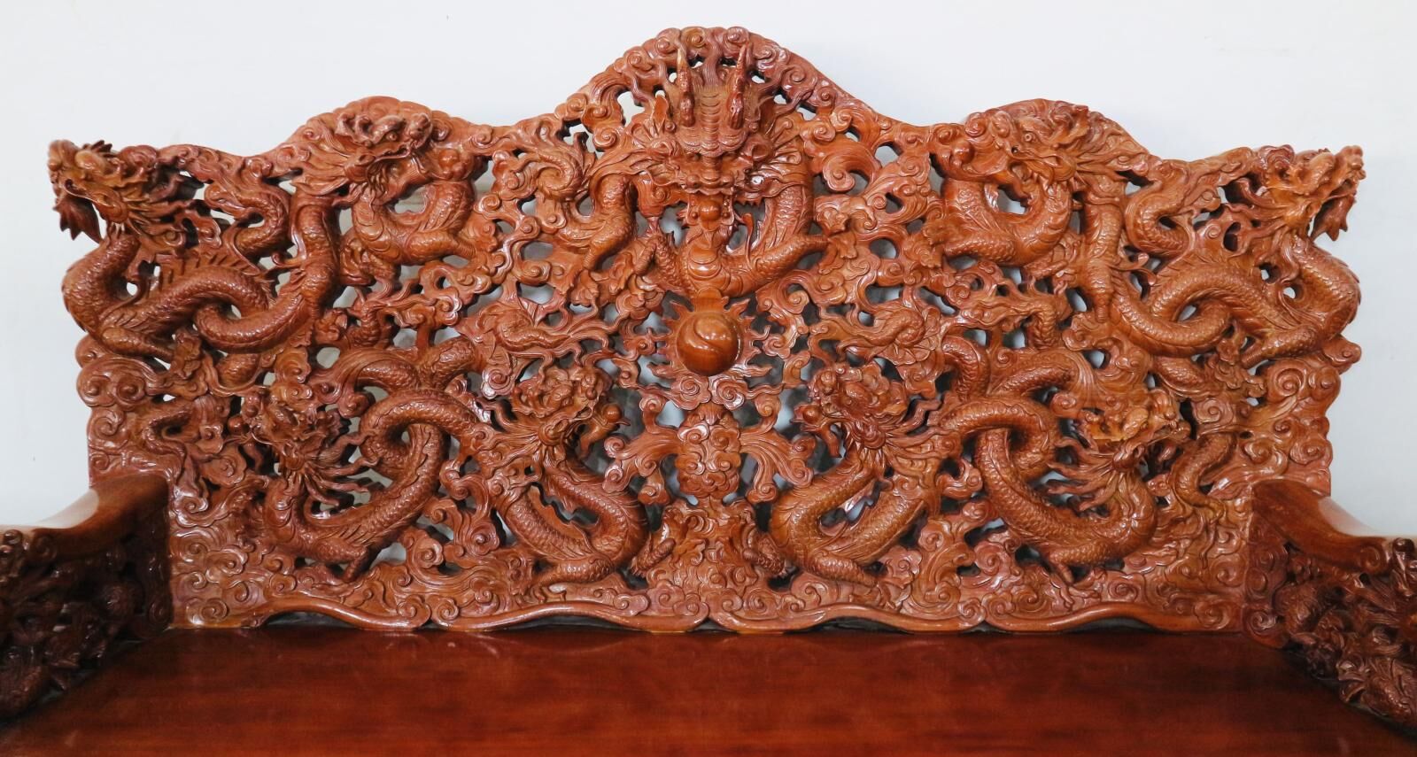Alternative view of Salon Rồng Cửu Long Gỗ Gõ Đỏ 12 Món Đục Tay Cao Cấp
