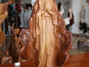 Tượng Đức Mẹ Mân Côi Gỗ Pơ Mu Lũa Nghệ Thuật