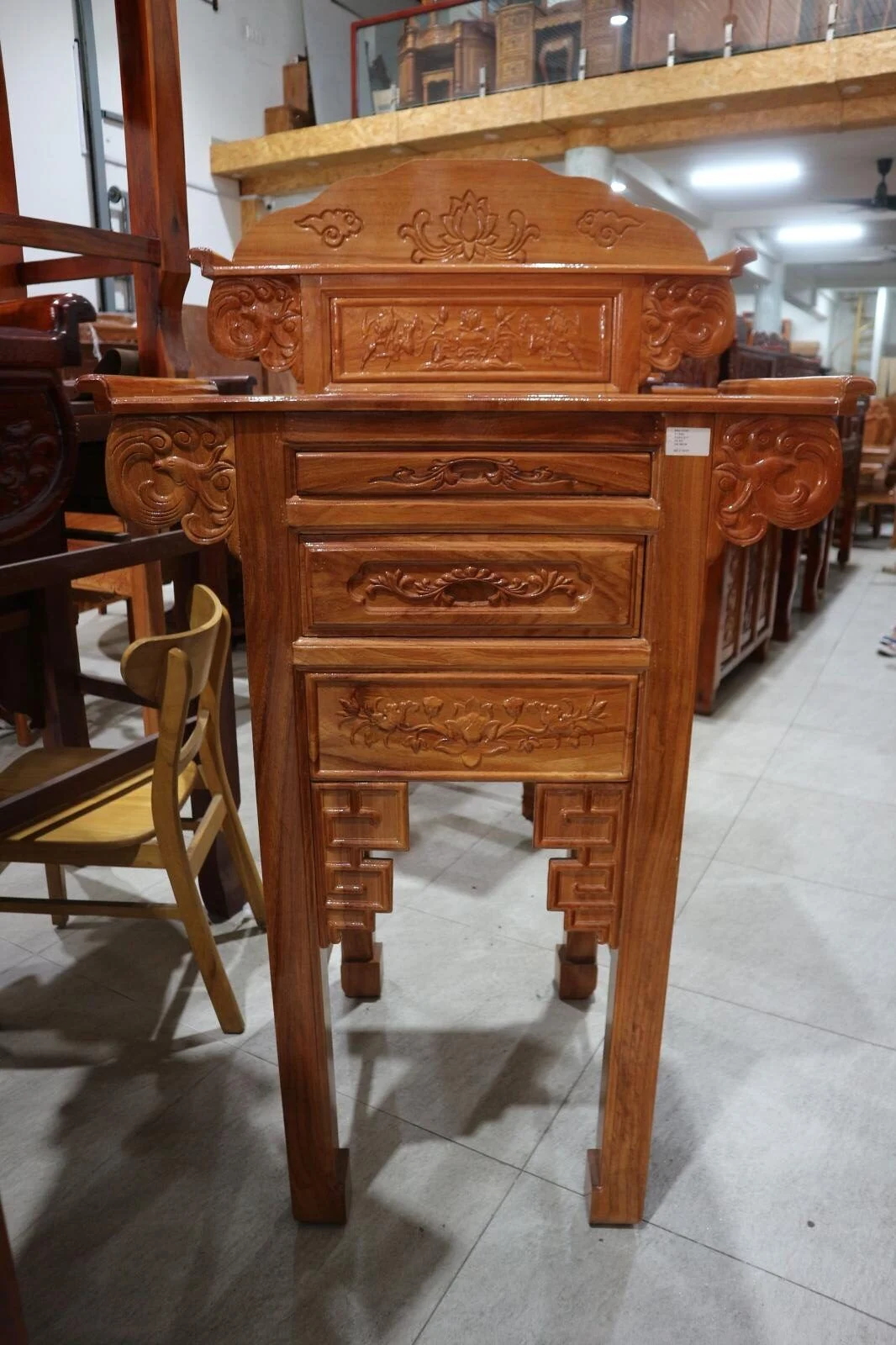 Alternative view of Bàn Cúng Gỗ Tràm 2 Màu Thiết Kế Truyền Thống