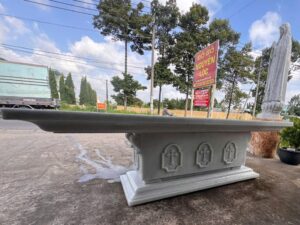 Bàn Thánh Đá Trắng Tự Nhiên Mặt Nguyên Tấm 352cm