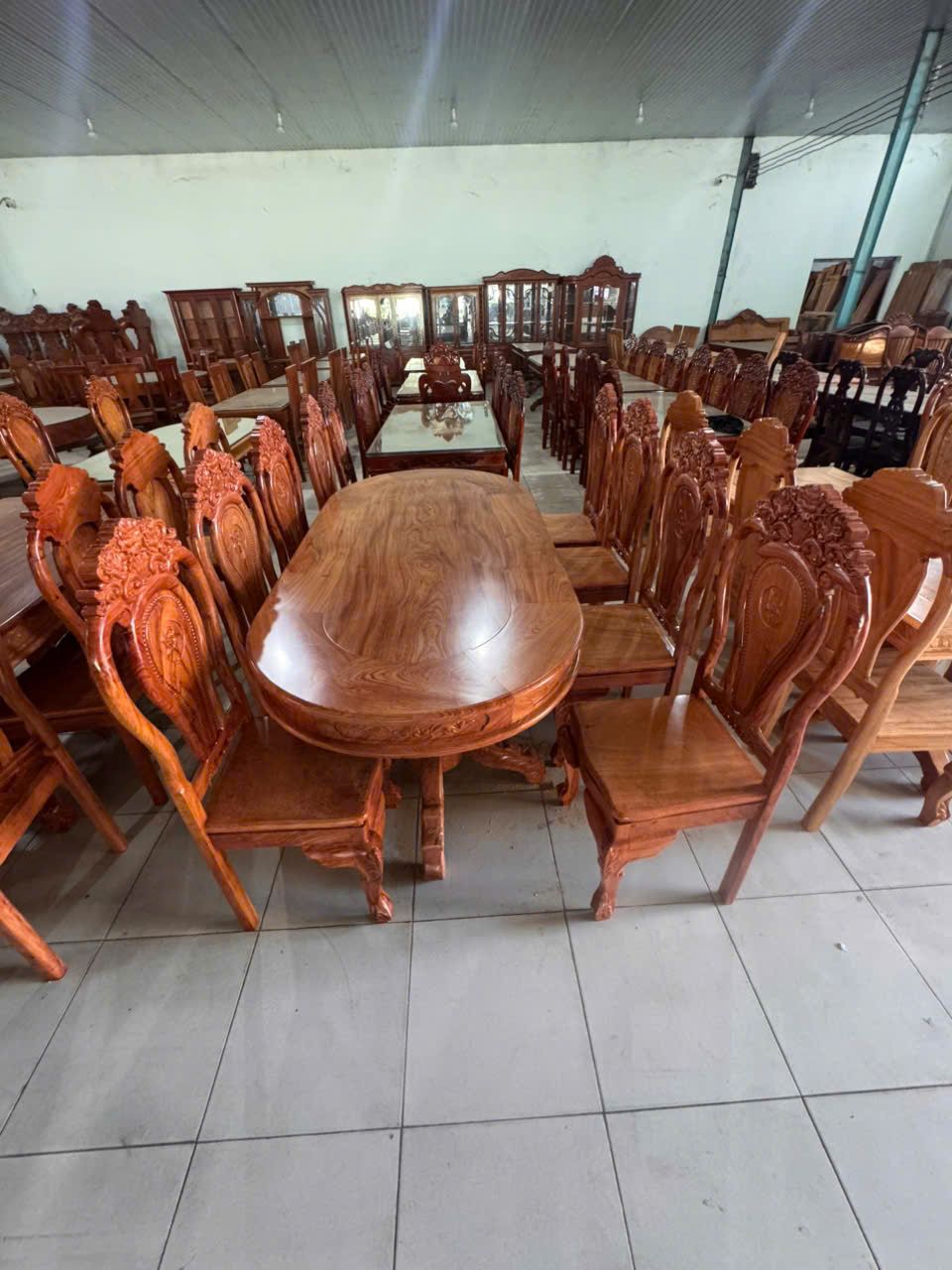 Alternative view of Bộ Bàn Ăn Oval 8 Ghế Gỗ Hương Đá 100%