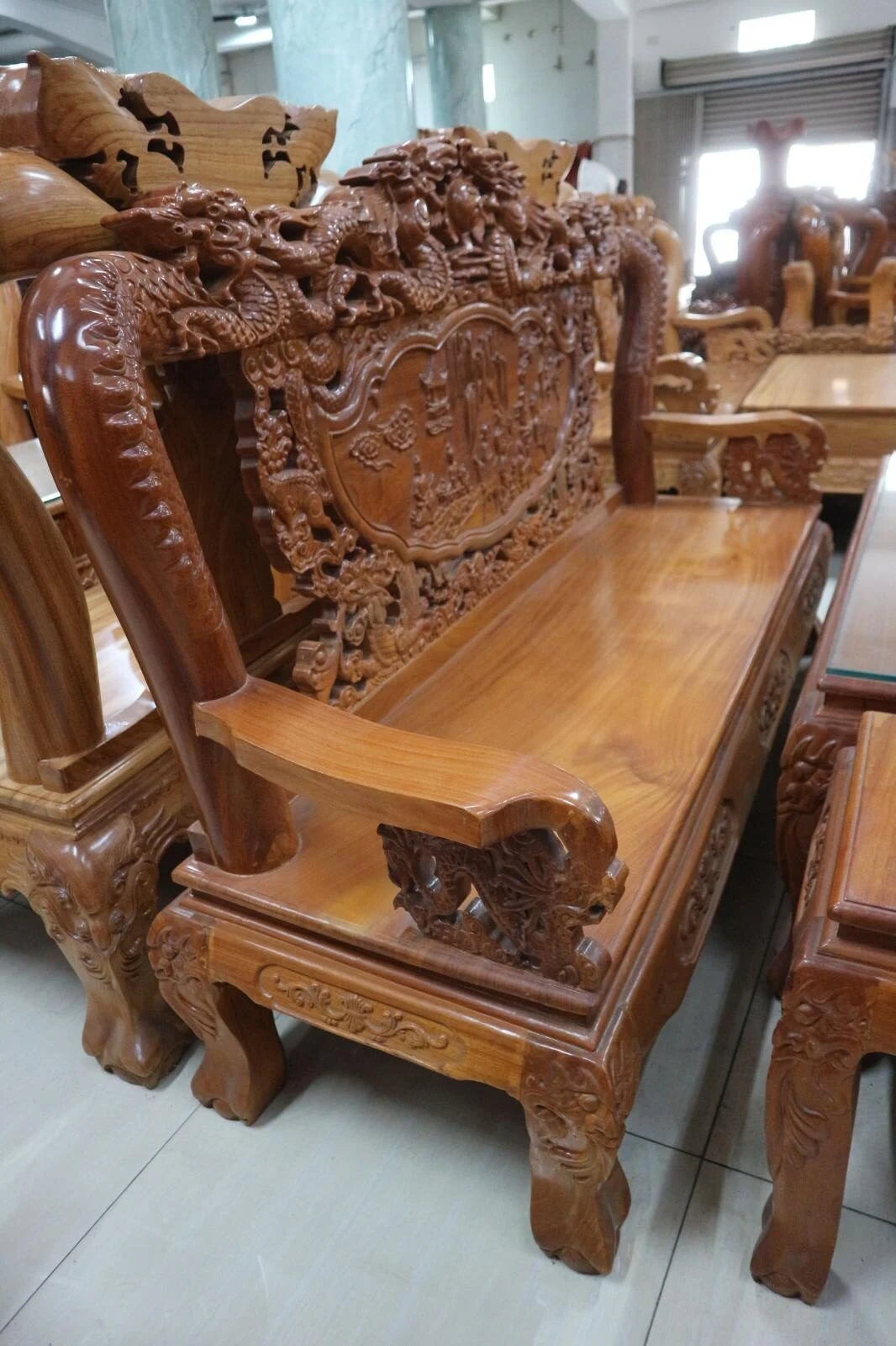 Salon Tay 10 Rồng Chạm Cột 6 Món Gỗ Gõ Đỏ - Ảnh 5