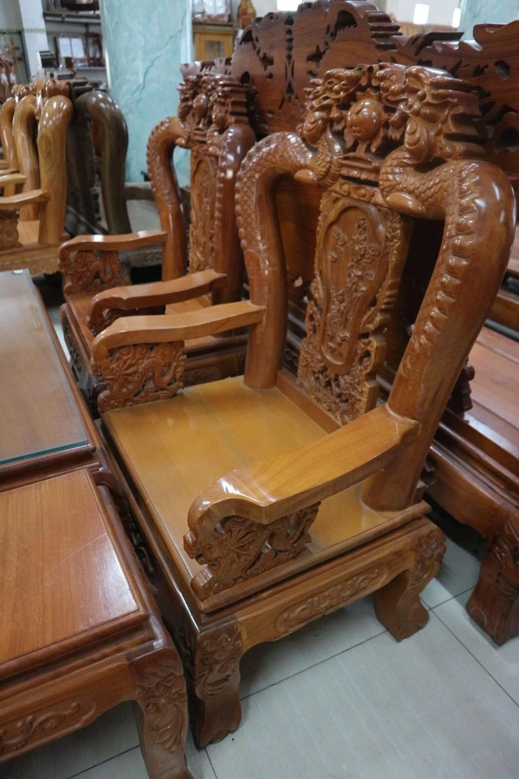 Salon Tay 10 Rồng Chạm Cột 6 Món Gỗ Gõ Đỏ - Ảnh 3