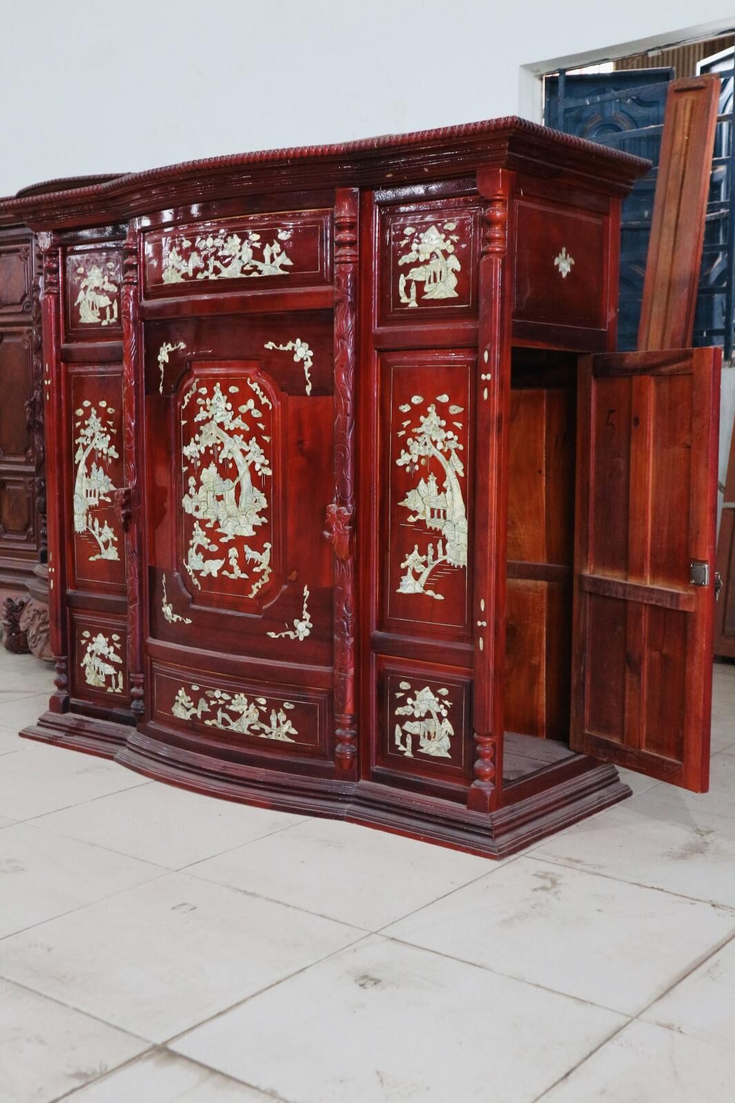 Alternative view of Tủ Thờ Gỗ Tràm Khảm Cảnh Cao Cấp
