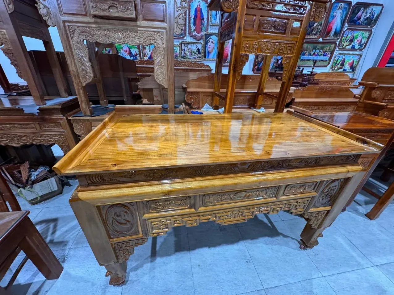 Alternative view of Án Gian (Bàn Cúng) Gỗ Tràm Tự Nhiên