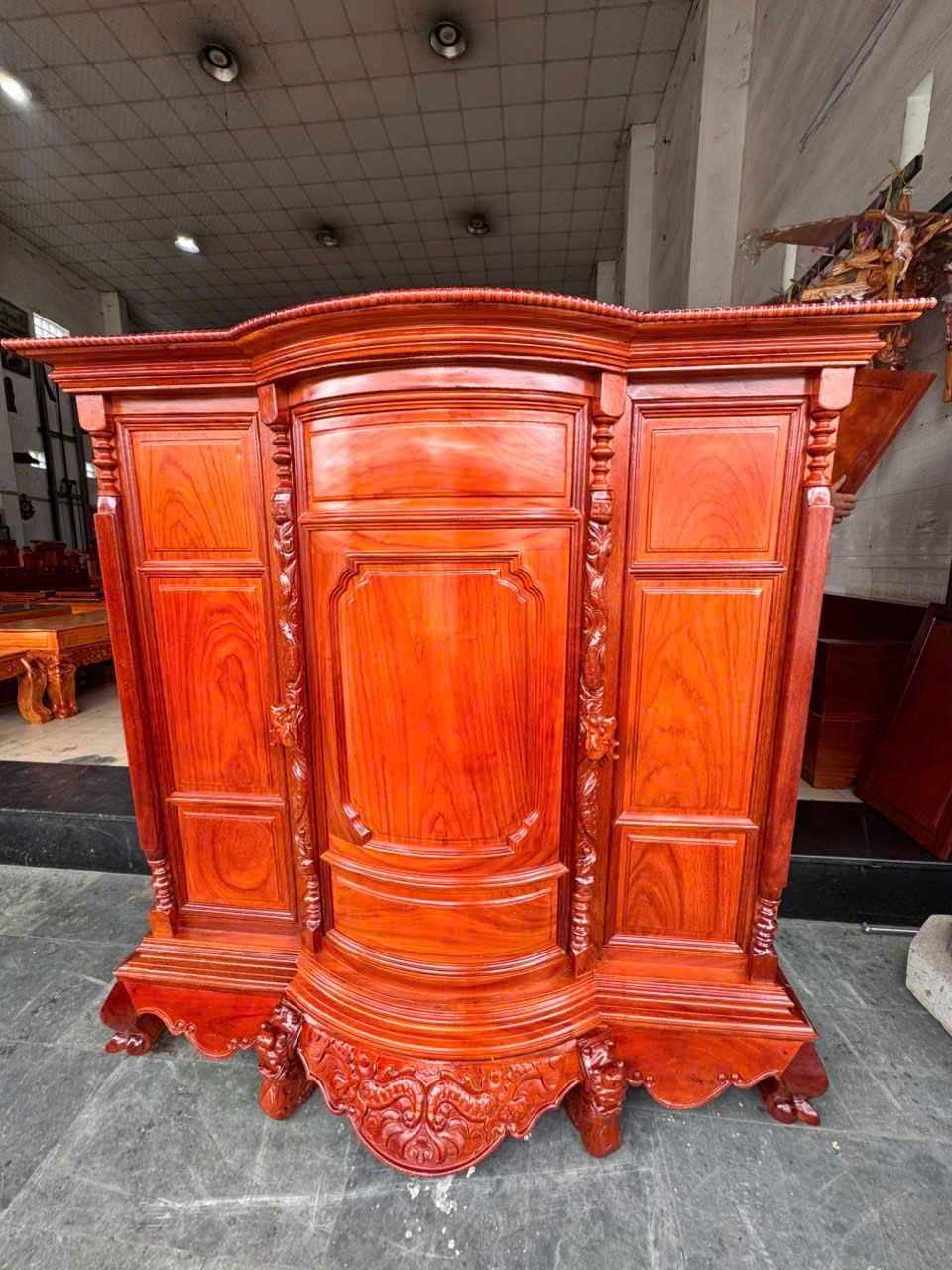 Alternative view of TỦ THỜ NGANG 1M6 – 6 CHÂN BỤNG PHỆ GỖ CĂM XE