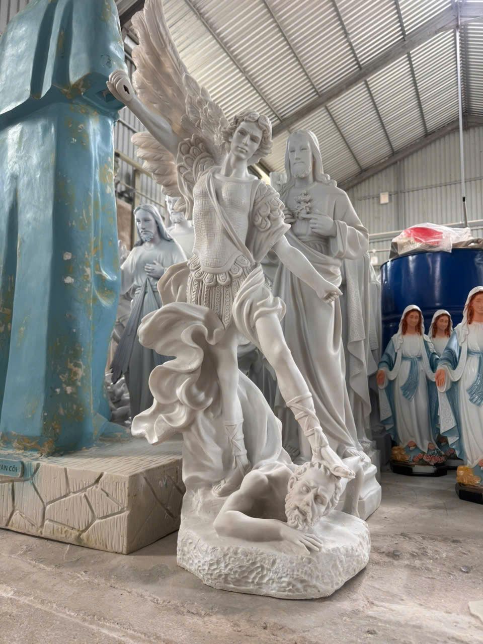 Alternative view of TƯỢNG THÁNH MICAE 1M2 SƠN GIẢ ĐÁ