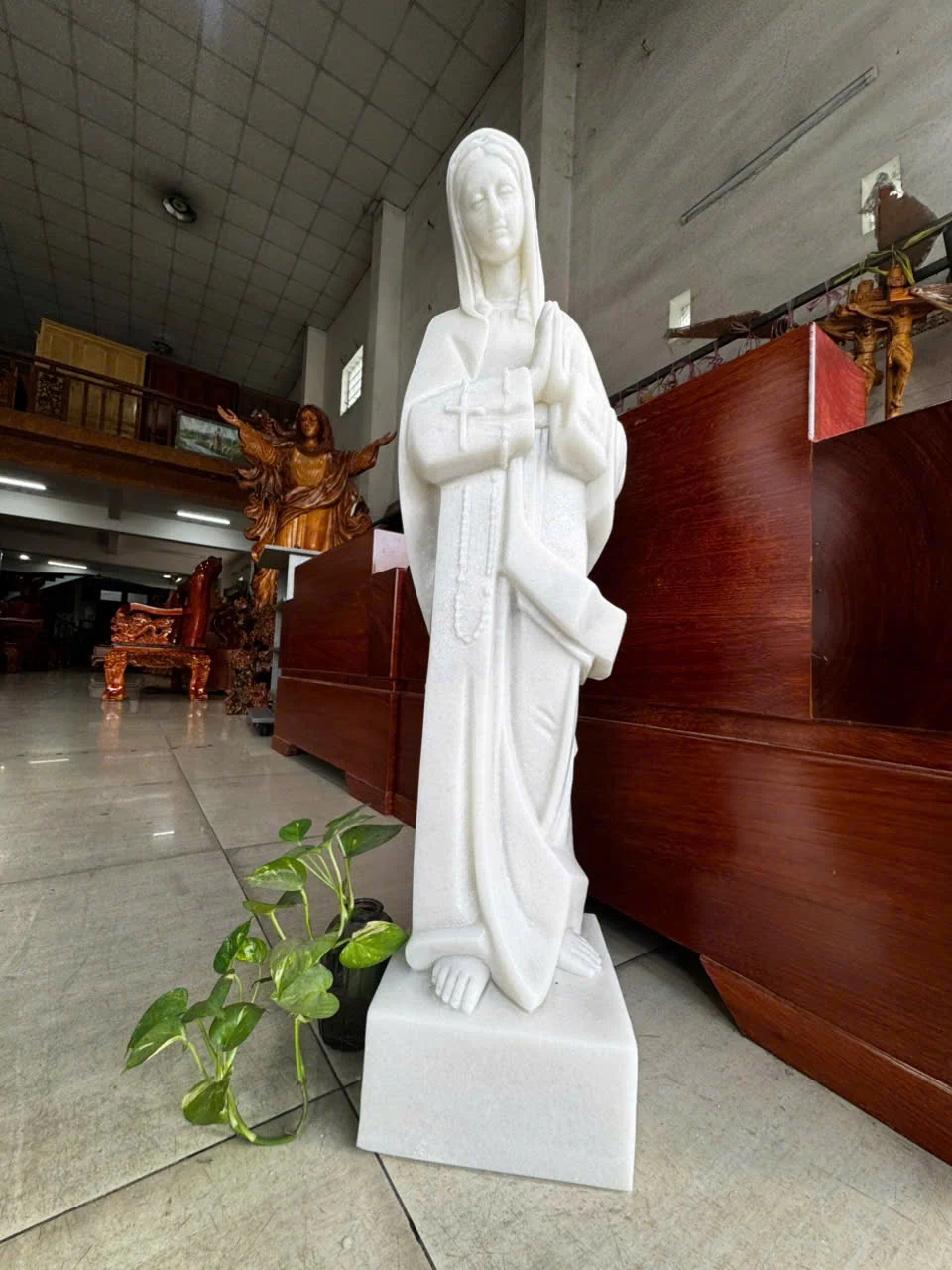 Tượng Mẹ Núi Cúi